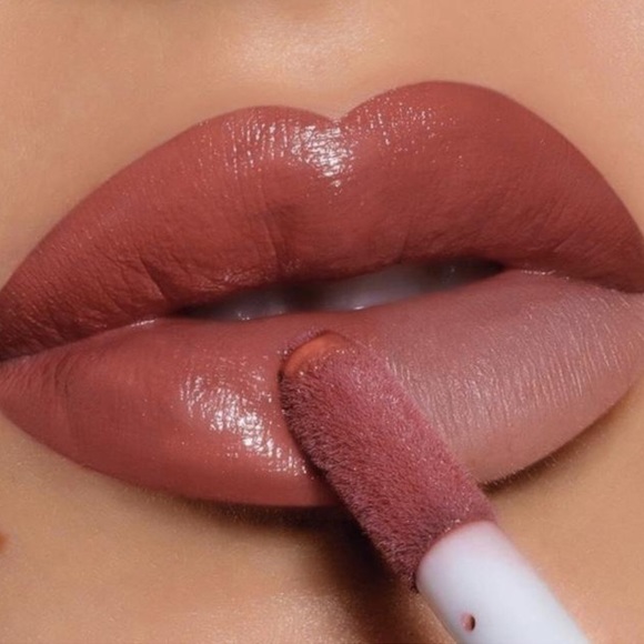 Kab | Lipgloss and lip liner duo in Charming - Picture 2 of 9